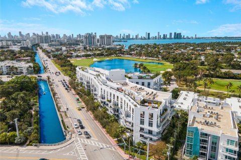 Condominio en venta en Miami Beach, Florida, 1 dormitorio, 89.74 m2 № 1147521 - foto 25