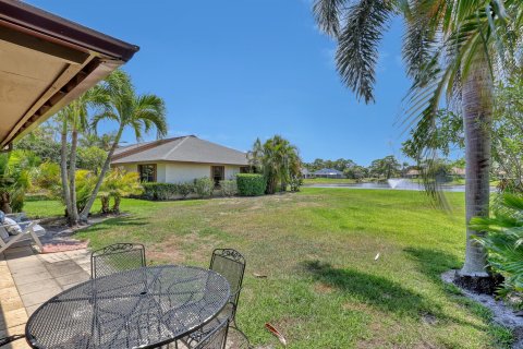 House in Palm Beach Gardens, Florida 3 bedrooms, 162.39 sq.m. № 1172405 - photo 1