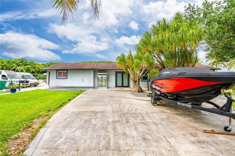 Villa ou maison à vendre à Homestead, Floride: 5 chambres, 171.87 m2 № 1098375 - photo 2