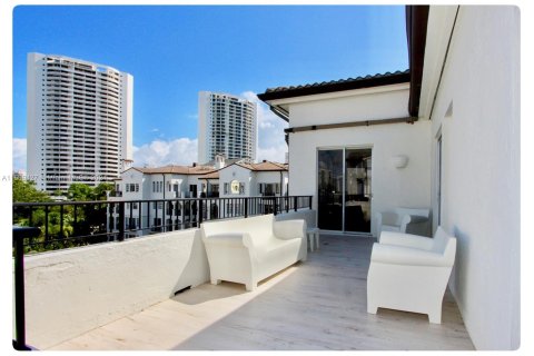 Condominio en venta en Aventura, Florida, 4 dormitorios, 403.1 m2 № 1119327 - foto 16