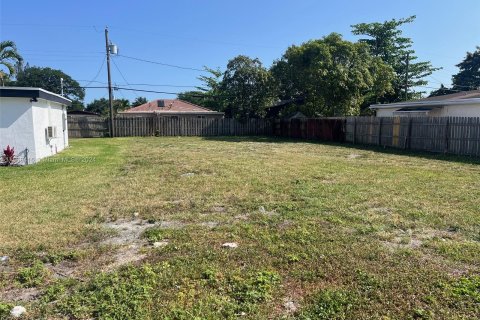 Купить земельный участок в Мирамар, Флорида № 1119324 - фото 1