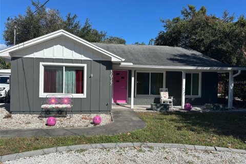 House in Tampa, Florida 3 bedrooms, 123.84 sq.m. № 1429423 - photo 1