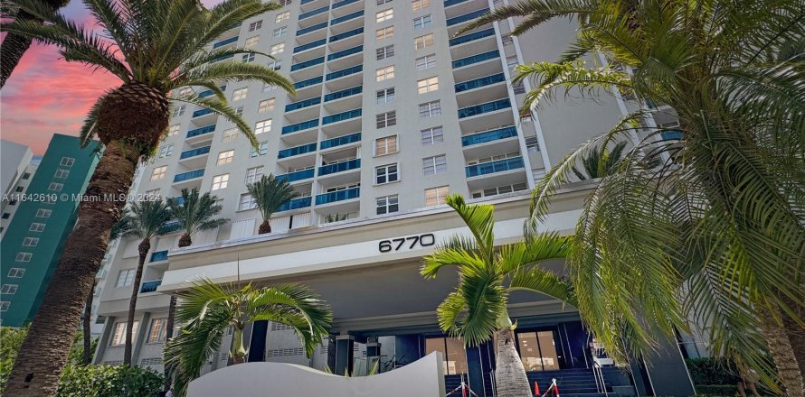 Condominio en Miami Beach, Florida, 1 dormitorio  № 1321702