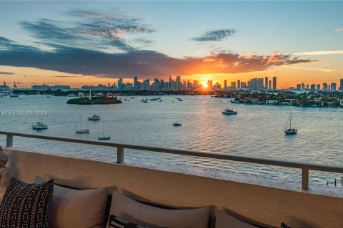 Condominio en venta en Miami Beach, Florida, 4 dormitorios, 256.41 m2 № 1238382 - foto 17