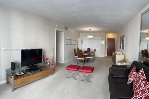 Condo in Hollywood, Florida, 1 bedroom  № 1155049 - photo 10