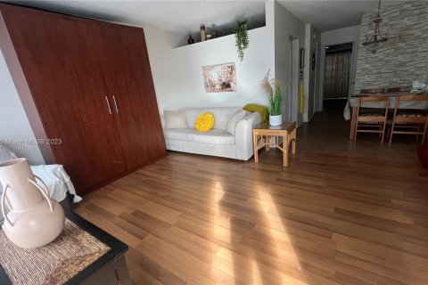 Condominio en venta en Miami, Florida, 1 dormitorio, 57.6 m2 № 822452 - foto 2