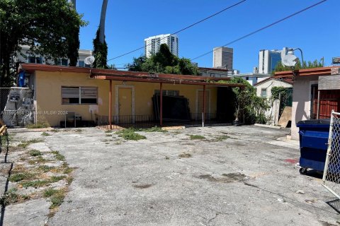 Propiedad comercial en venta en Miami, Florida № 1185915 - foto 3