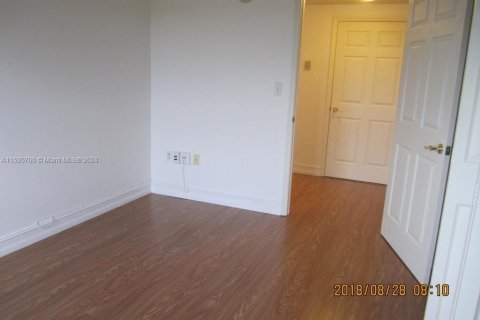 Condo in Miami, Florida, 1 bedroom  № 1188421 - photo 5