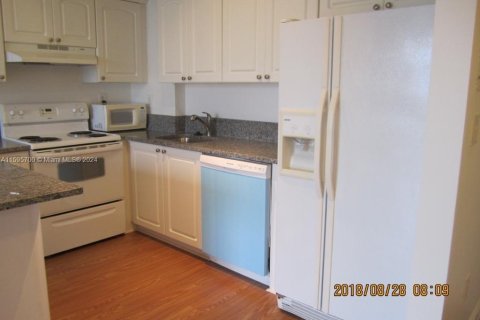 Condo in Miami, Florida, 1 bedroom  № 1188421 - photo 3