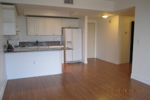 Condo in Miami, Florida, 1 bedroom  № 1188421 - photo 2