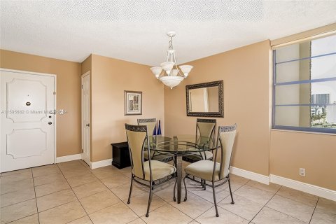 Copropriété à vendre à Hollywood, Floride: 2 chambres, 113.15 m2 № 1188276 - photo 4