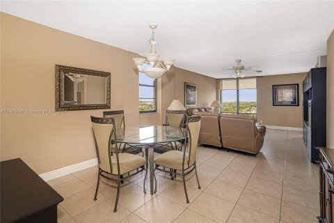 Copropriété à vendre à Hollywood, Floride: 2 chambres, 113.15 m2 № 1188276 - photo 2