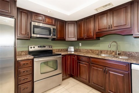 Condo in Hollywood, Florida, 2 bedrooms  № 1188276 - photo 30