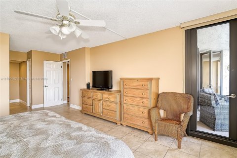 Condo in Hollywood, Florida, 2 bedrooms  № 1188276 - photo 20