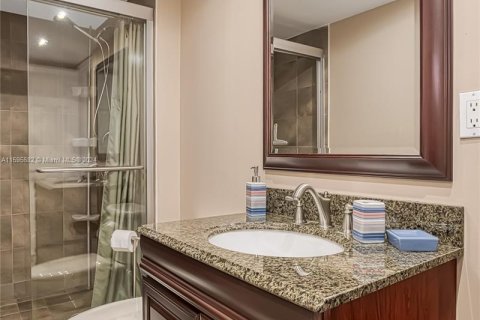 Condo in Hollywood, Florida, 2 bedrooms  № 1188276 - photo 25