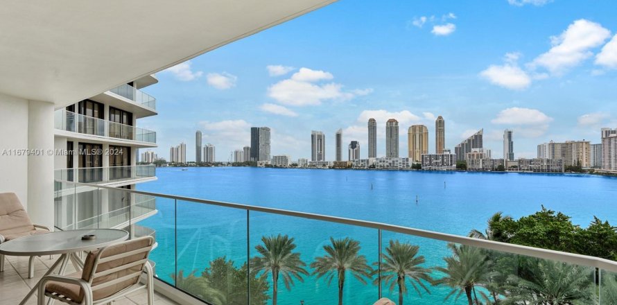 Condominio en Aventura, Florida, 2 dormitorios  № 1408435