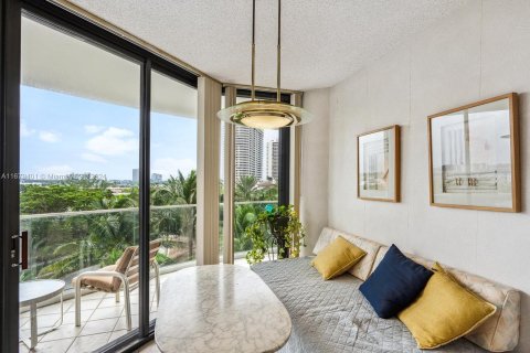 Condominio en venta en Aventura, Florida, 2 dormitorios, 177.44 m2 № 1408435 - foto 9