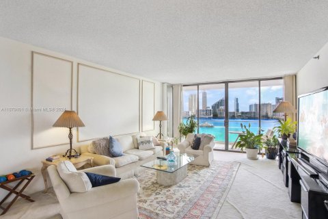 Condominio en venta en Aventura, Florida, 2 dormitorios, 177.44 m2 № 1408435 - foto 2