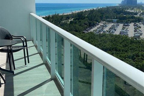 Copropriété à vendre à Sunny Isles Beach, Floride: 2 chambres, 126.07 m2 № 1372416 - photo 2