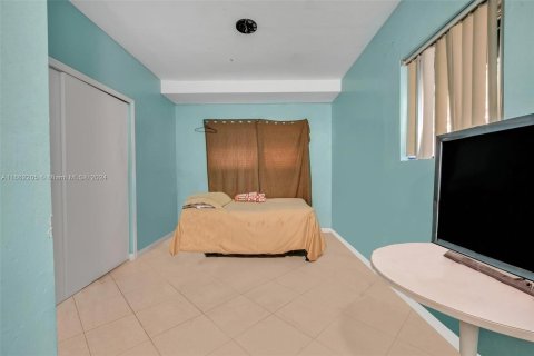 Casa en venta en Miami, Florida, 4 dormitorios, 227.8 m2 № 1372383 - foto 5