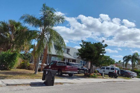 Купить коммерческую недвижимость в Лейк-Уорт, Флорида 134.52м2, № 609470 - фото 5