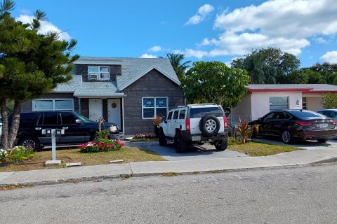 Immobilier commercial à vendre à Lake Worth, Floride: 134.52 m2 № 609470 - photo 4