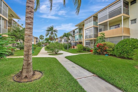 Condo in North Miami Beach, Florida, 1 bedroom  № 1353903 - photo 26