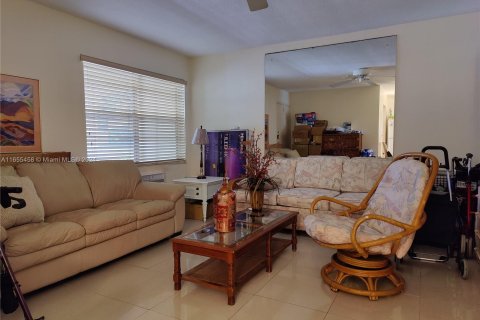 Condo in North Miami Beach, Florida, 1 bedroom  № 1353903 - photo 7