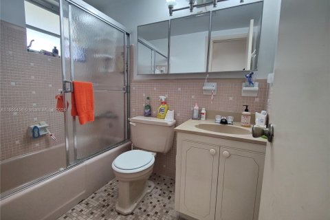 Condo in North Miami Beach, Florida, 1 bedroom  № 1353903 - photo 13