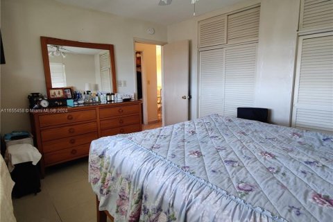 Condo in North Miami Beach, Florida, 1 bedroom  № 1353903 - photo 10