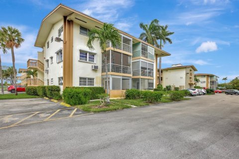 Condo in North Miami Beach, Florida, 1 bedroom  № 1353903 - photo 27