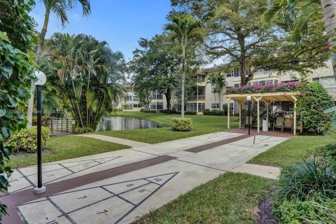 Condo in Lauderdale Lakes, Florida, 1 bedroom  № 990164 - photo 14