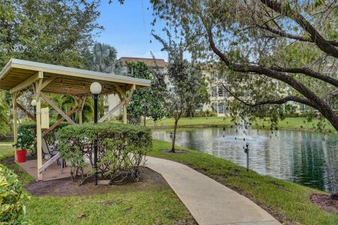 Condo in Lauderdale Lakes, Florida, 1 bedroom  № 990164 - photo 16