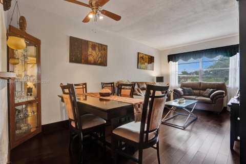 Condo in Lauderdale Lakes, Florida, 1 bedroom  № 990164 - photo 4