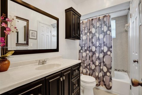 Condo in Lauderdale Lakes, Florida, 1 bedroom  № 990164 - photo 10