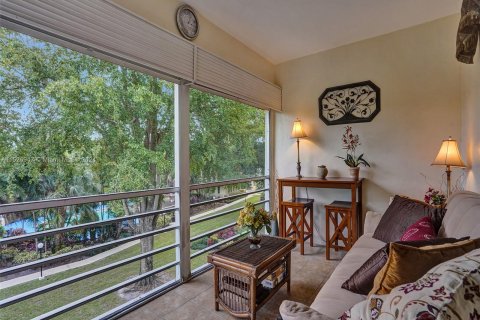 Condo in Lauderdale Lakes, Florida, 1 bedroom  № 990164 - photo 5