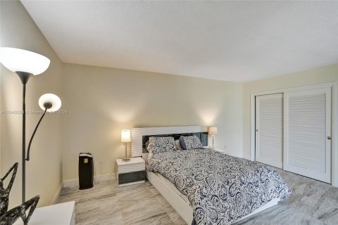 Condo in Pompano Beach, Florida, 1 bedroom  № 1316094 - photo 23