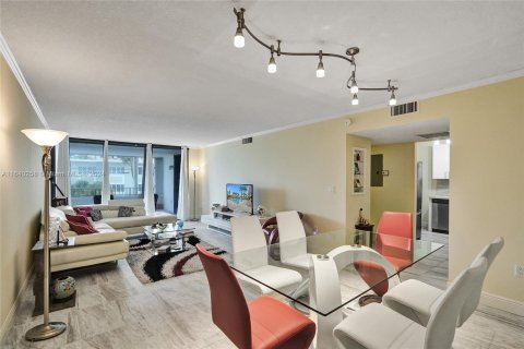 Condo in Pompano Beach, Florida, 1 bedroom  № 1316094 - photo 3