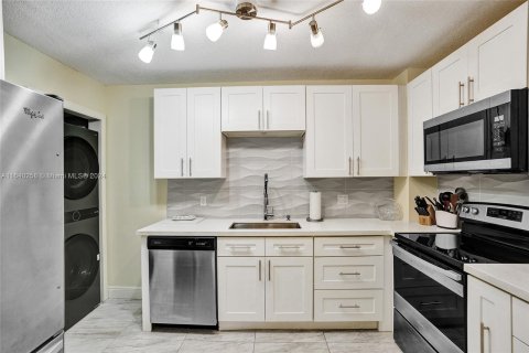 Condo in Pompano Beach, Florida, 1 bedroom  № 1316094 - photo 8