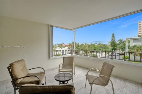 Condo in Pompano Beach, Florida, 1 bedroom  № 1316094 - photo 27