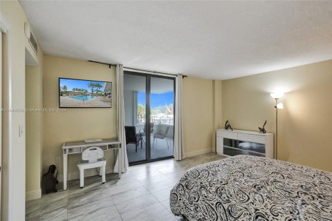 Condo in Pompano Beach, Florida, 1 bedroom  № 1316094 - photo 18