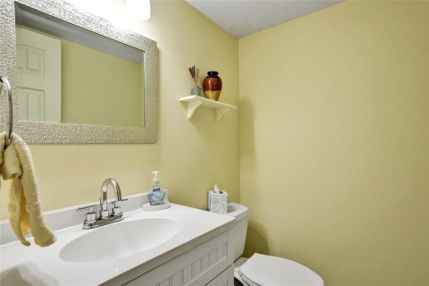 Condo in Pompano Beach, Florida, 1 bedroom  № 1316094 - photo 12