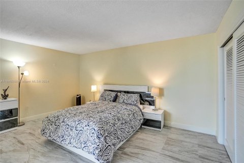 Condo in Pompano Beach, Florida, 1 bedroom  № 1316094 - photo 17