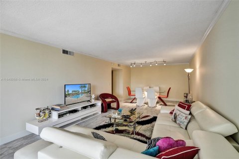 Condo in Pompano Beach, Florida, 1 bedroom  № 1316094 - photo 7