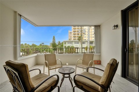 Condo in Pompano Beach, Florida, 1 bedroom  № 1316094 - photo 26