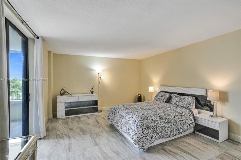 Condo in Pompano Beach, Florida, 1 bedroom  № 1316094 - photo 16