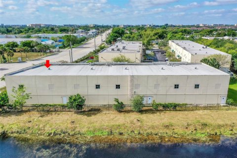 Propiedad comercial en venta en Pompano Beach, Florida № 1182127 - foto 7