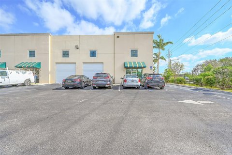 Propiedad comercial en venta en Pompano Beach, Florida № 1182127 - foto 28