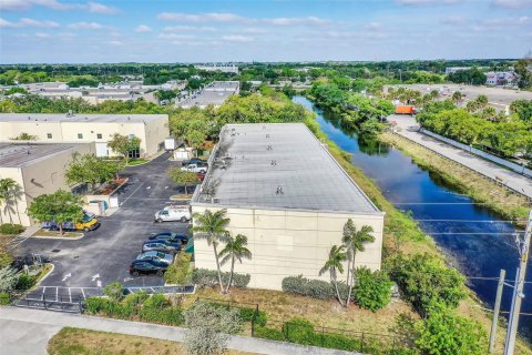 Propiedad comercial en venta en Pompano Beach, Florida № 1182127 - foto 13