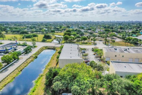 Propiedad comercial en venta en Pompano Beach, Florida № 1182127 - foto 12